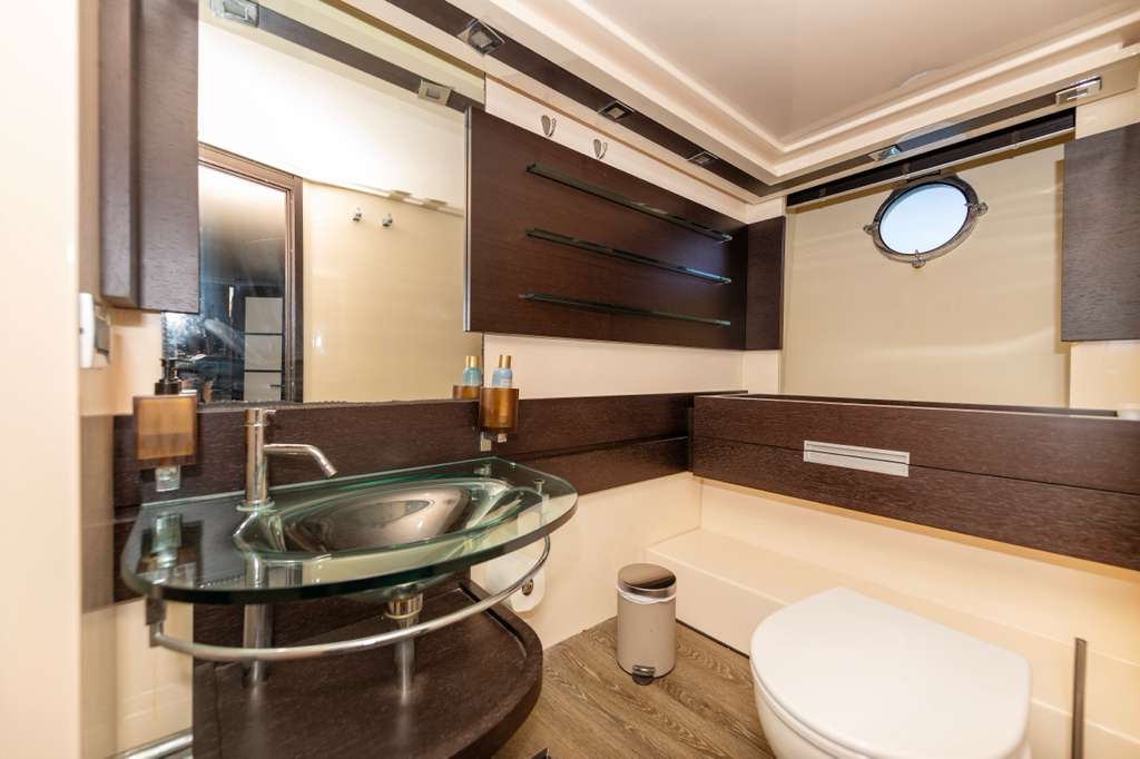 Interior passage and cabin layout