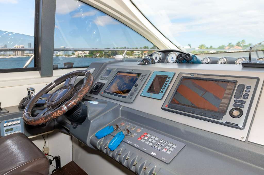 Twin cabin with panoramic windows