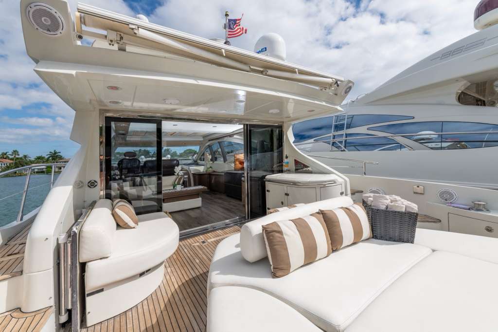 Aft deck loungers on Samba Sol